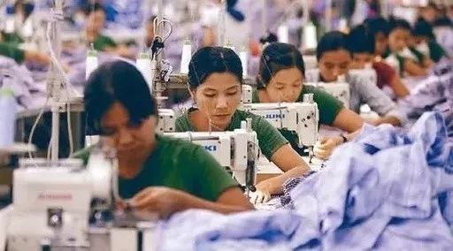 行業 突發 今天晉江一工廠突發大火,火勢高達3層