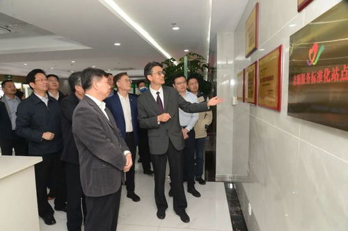 國家市場監管總局特殊食品安全監管司周石平司長調研無錫食檢中心