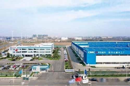 揚(yáng)州市四套班子領(lǐng)導(dǎo)觀摩中集通華數(shù)字化罐車工廠